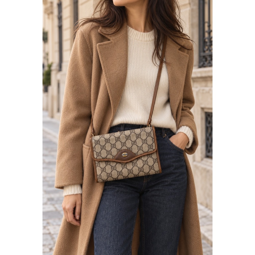 Authentic Vintage Gucci GG Supreme 2-Way Crossbody Clutch Bag 904.02.065